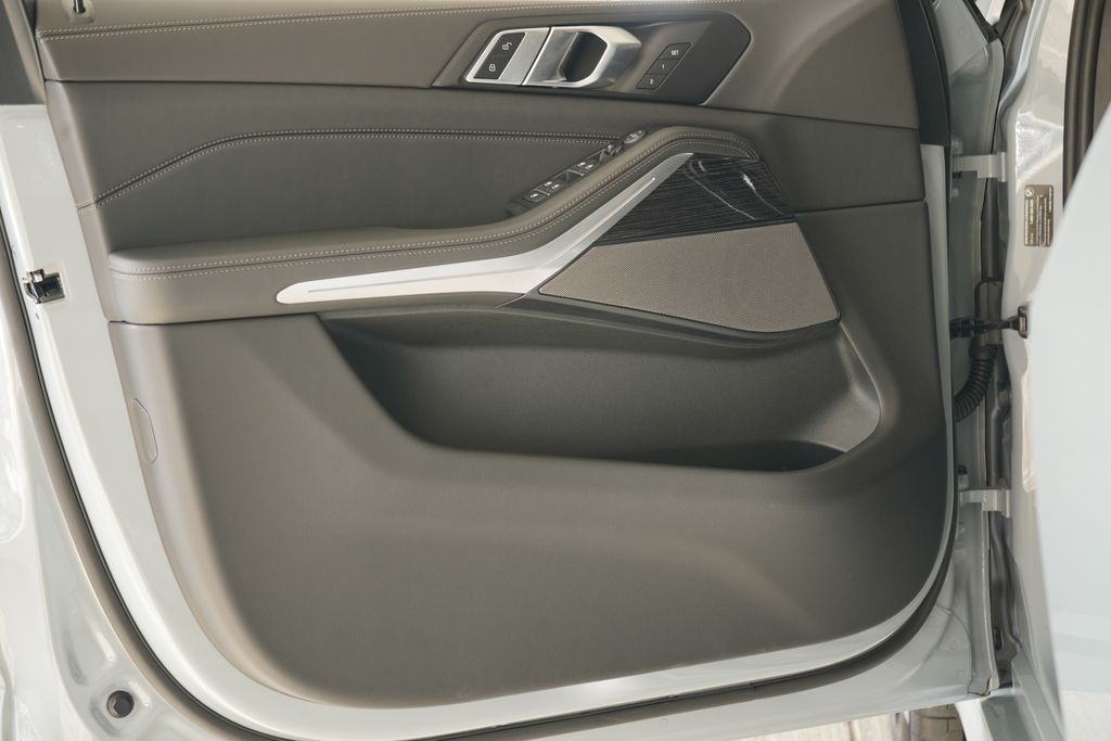 Thumbnail: 2026 BMW X5 - 9