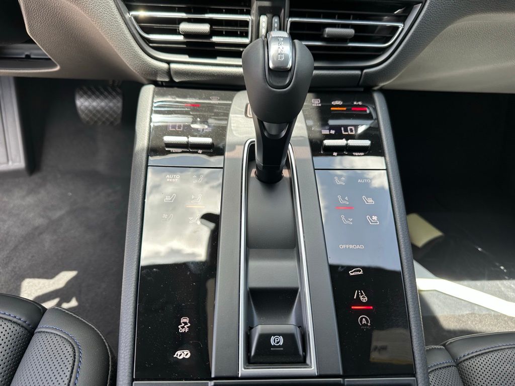 Thumbnail: 2025 Porsche Macan - 23