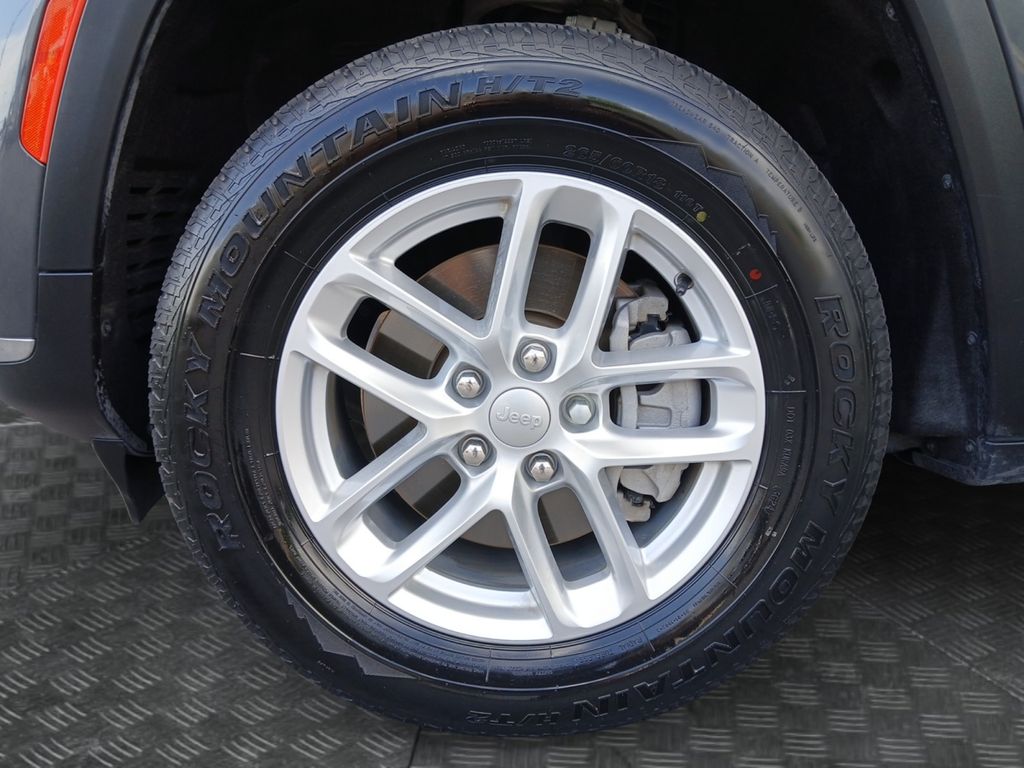 Used Car 2022 Jeep Grand Cherokee L  Laredo For Sale Under $25,000 In Austin, Texas