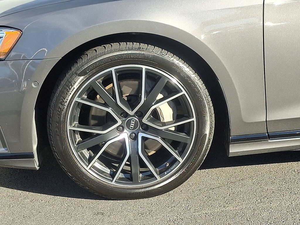 Thumbnail: 2021 Audi A8 - 8