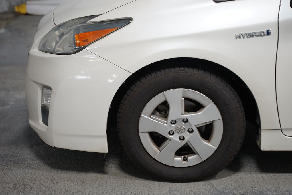 2011 Toyota Prius Three 5