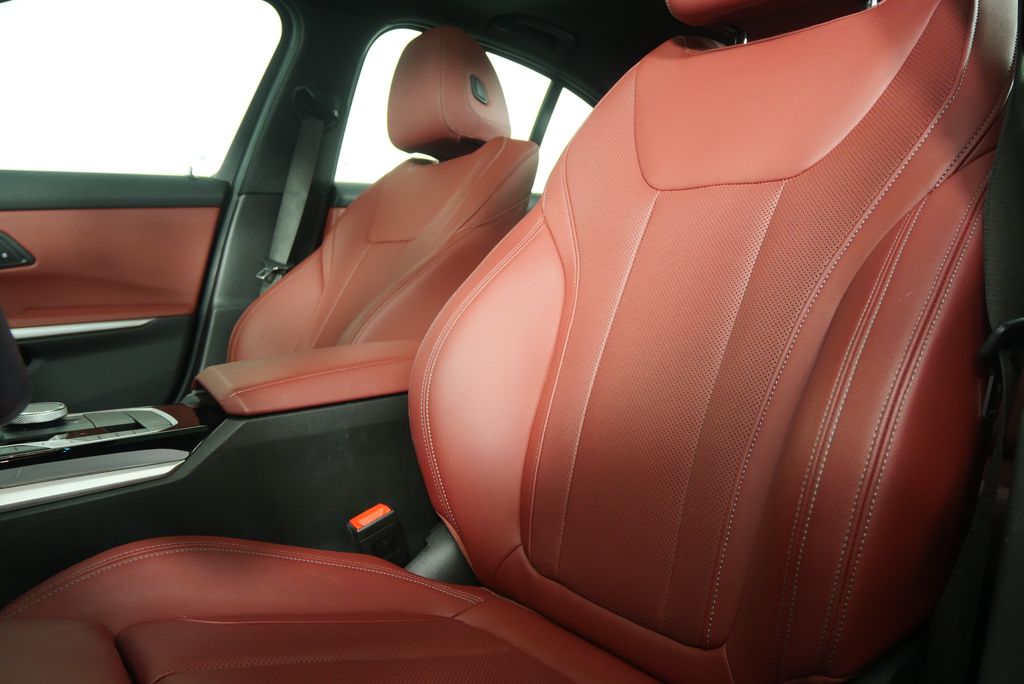 Thumbnail: 2024 BMW 3 Series - 10