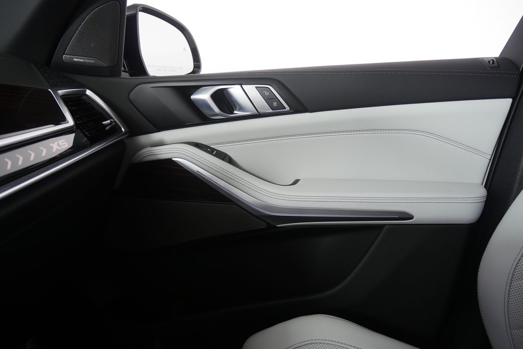 Thumbnail: 2026 BMW X5 - 23