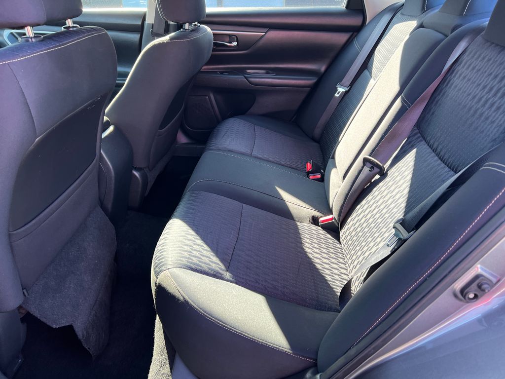 Thumbnail: 2017 Nissan Altima - 28