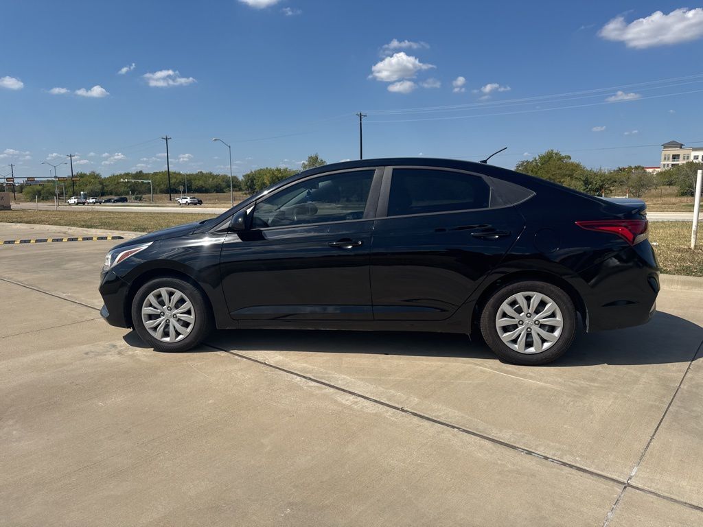 2019 Hyundai Accent SE 16