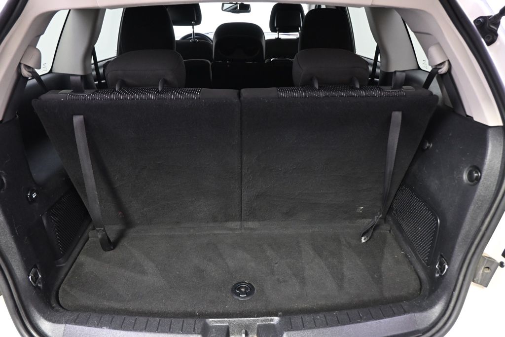 Used 2017 White Dodge SXT image 19