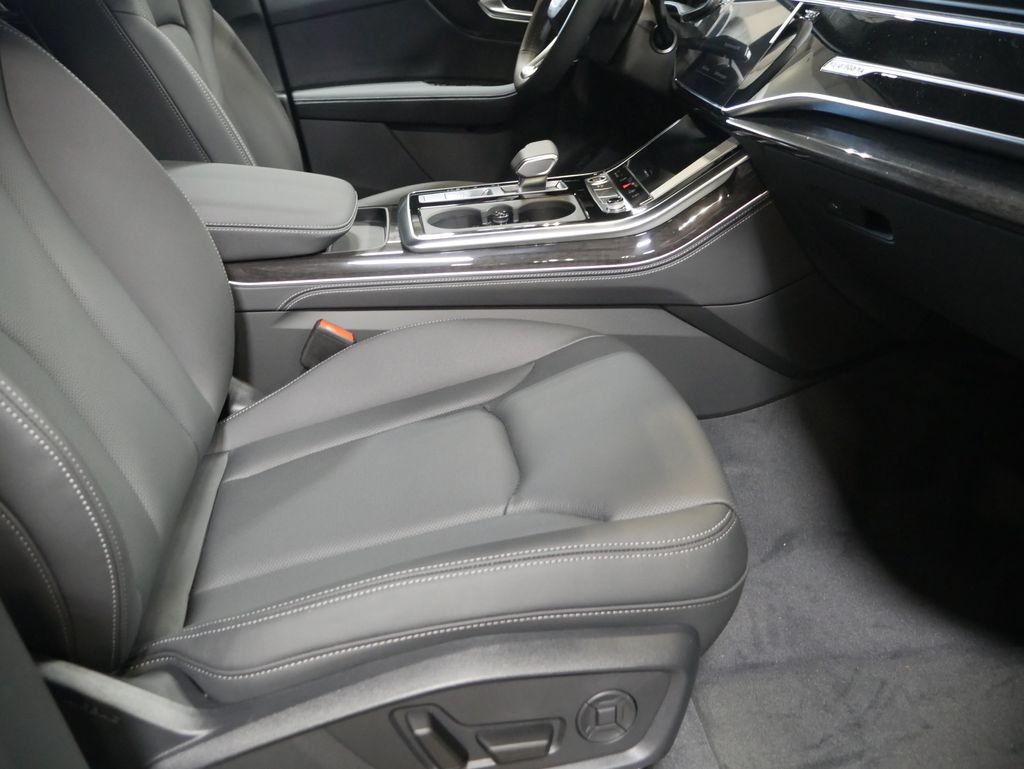 Thumbnail: 2026 Audi Q7 - 19