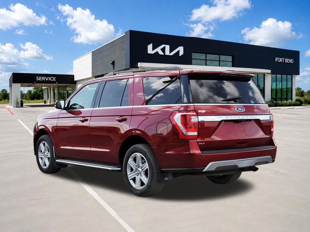 2018 Ford Expedition XLT Red at Autostrade