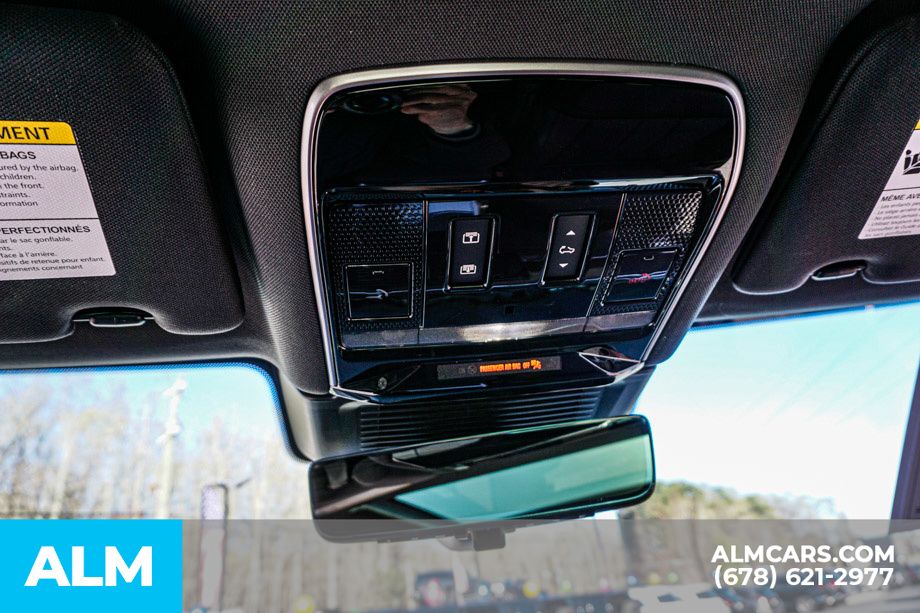 Used 2025 Black Land Rover SE image 33