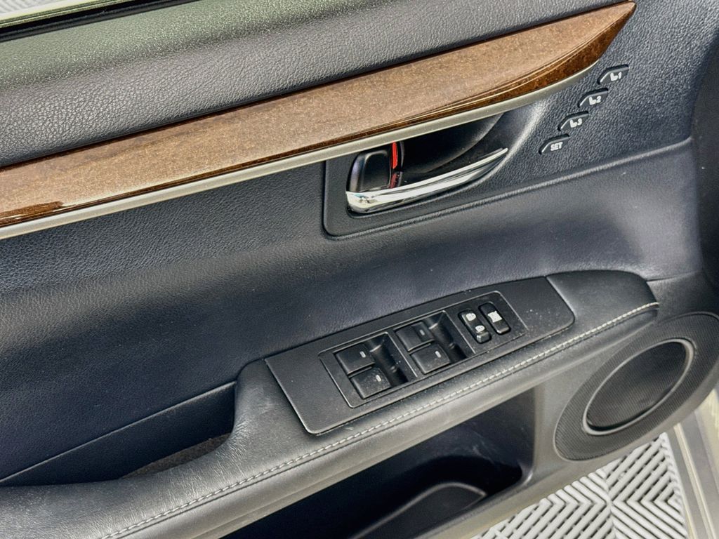 Thumbnail: 2014 Lexus ES - 18