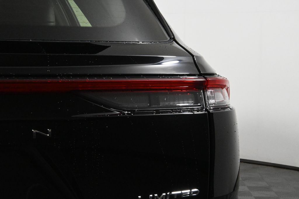 Thumbnail: 2025 Toyota Crown Signia - 14