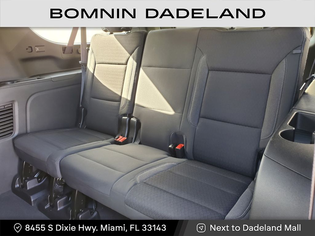 2024 Chevrolet Suburban LS photo