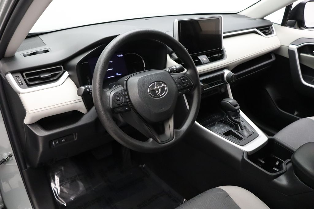 2023 Toyota RAV4 XLE 15