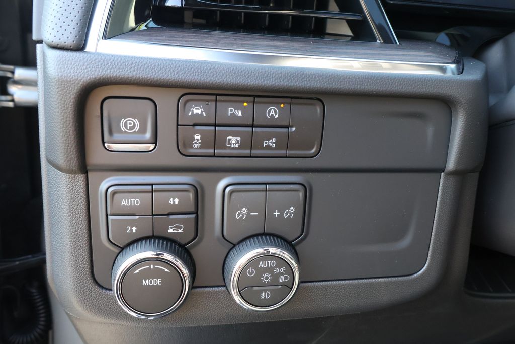 Thumbnail: 2025 Chevrolet Suburban - 22