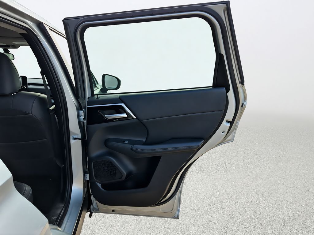 2023 Mitsubishi Outlander SE Silver at North Houston Mitsubishi