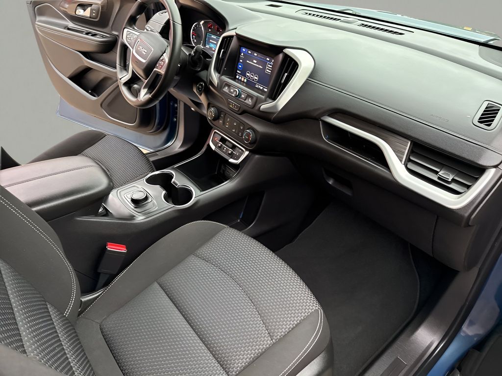 2024 GMC Terrain SLE photo