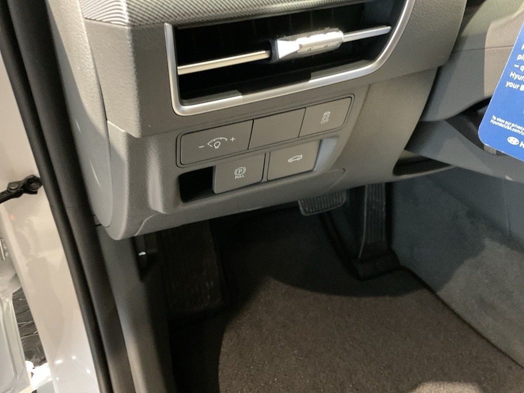 New 2026 White Hyundai SEL Sport image 8