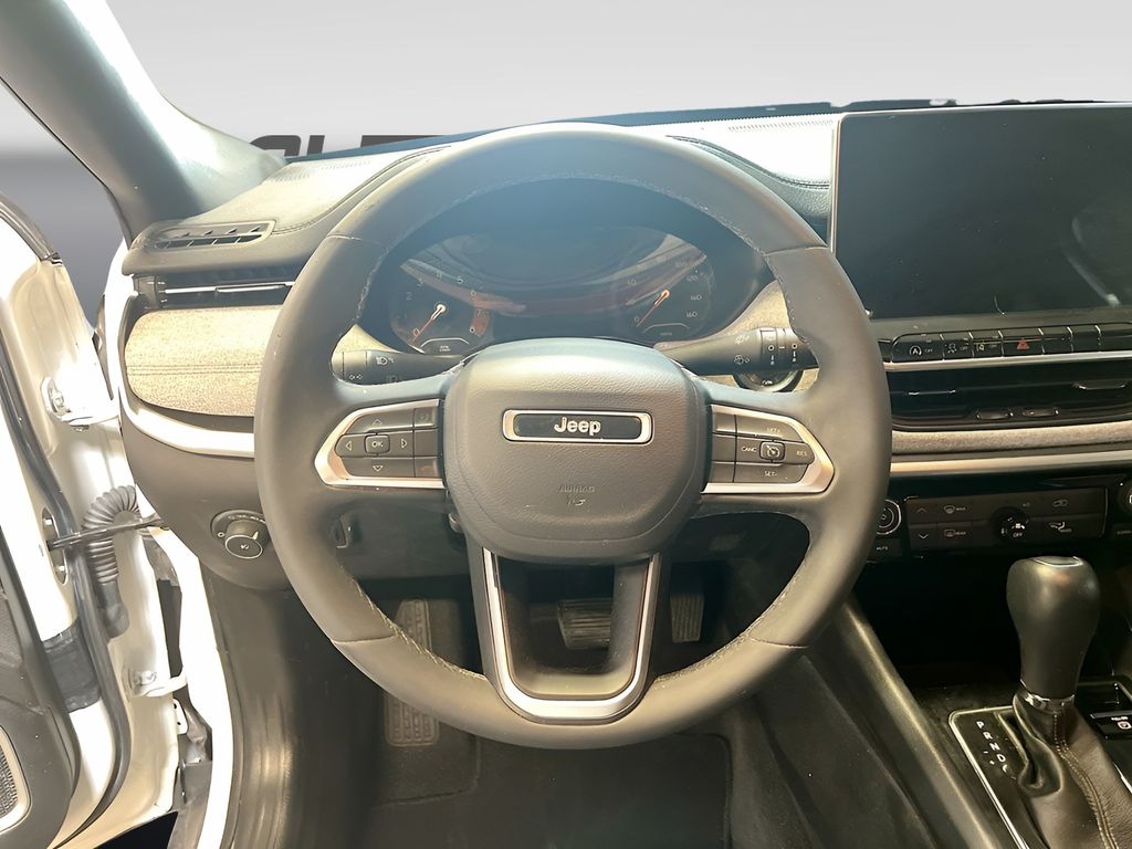 Used 2024 White Jeep Latitude image 11