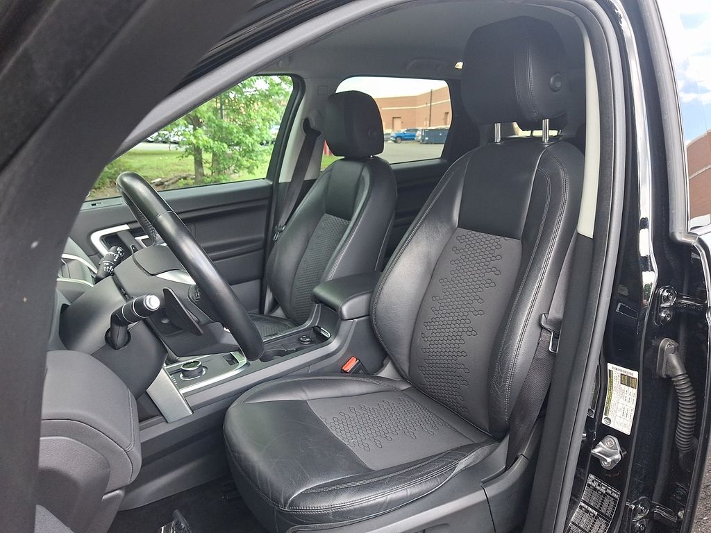Thumbnail: 2018 Land Rover Discovery Sport - 13
