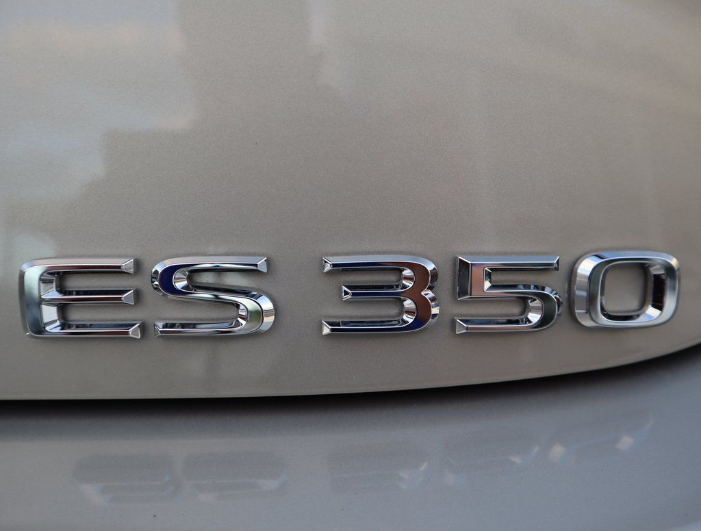 Thumbnail: 2025 Lexus ES - 22