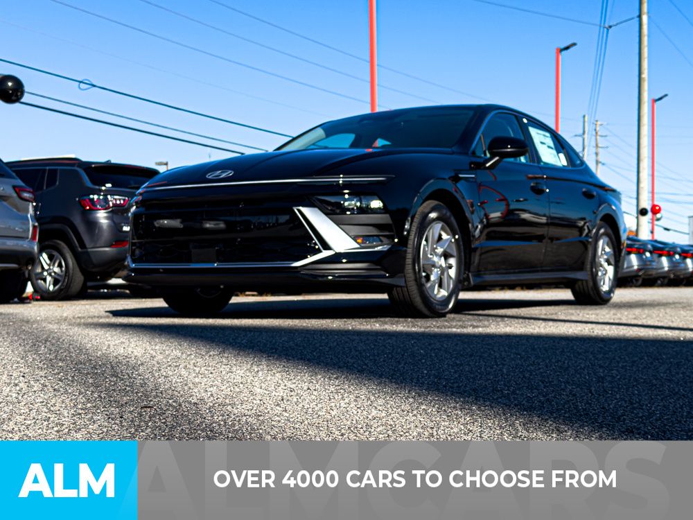 Certified Used 2025 Black Hyundai SE image 2