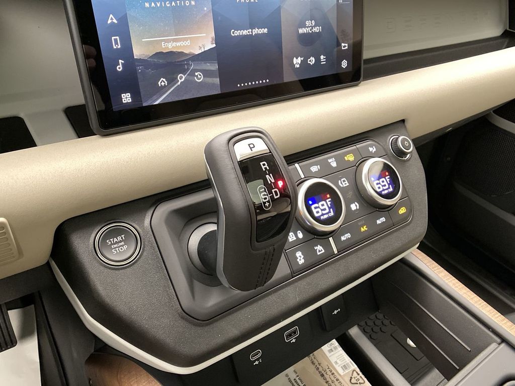 Thumbnail: 2023 Land Rover Defender - 17
