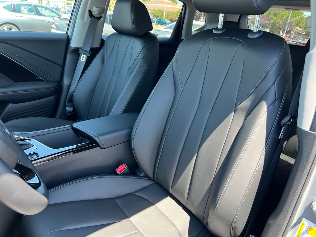 Thumbnail: 2025 Acura ADX - 15