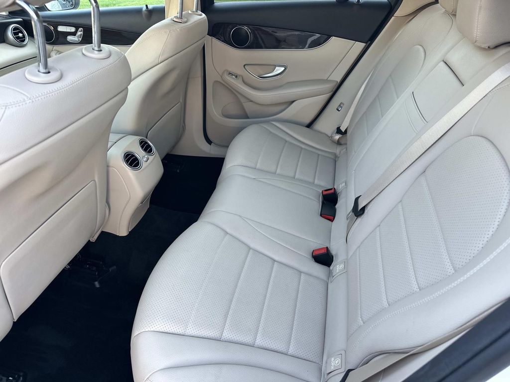 Thumbnail: 2018 Mercedes-Benz GLC - 24