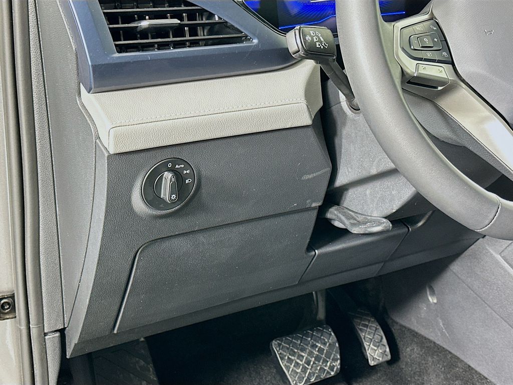 2024 Volkswagen Taos SE 10