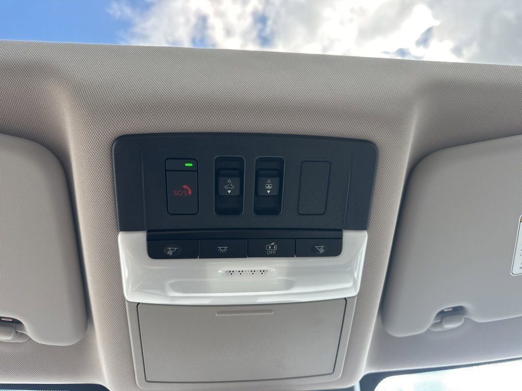 2025 Everest White Pearl Nissan Rogue SV FWD SUV