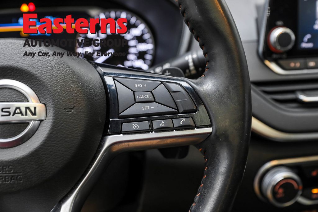 Used 2021 Blue Nissan 2.5 SR image 16