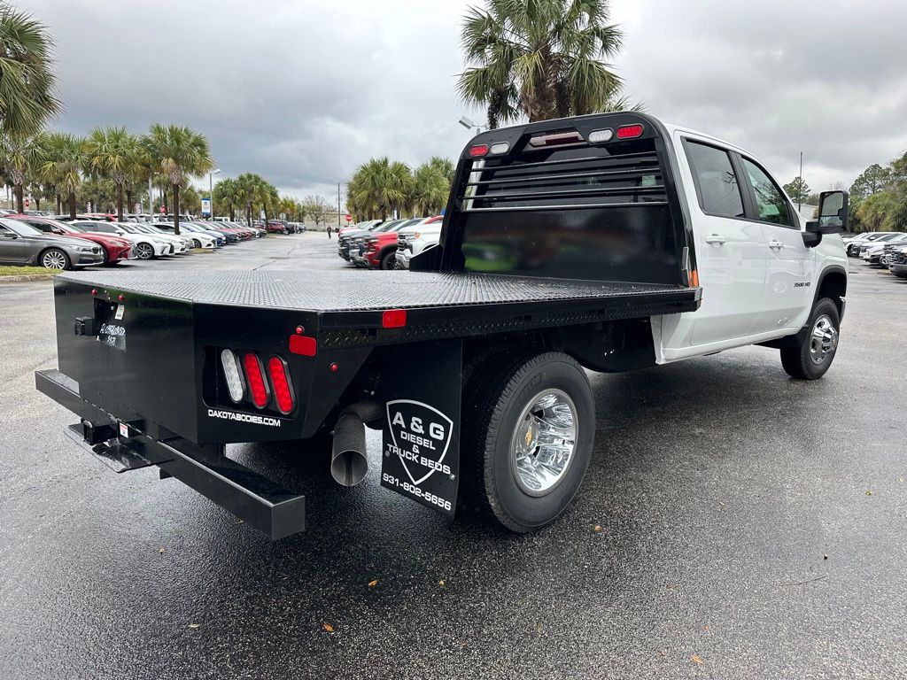 2024 Chevrolet Silverado 3500HD LT 8