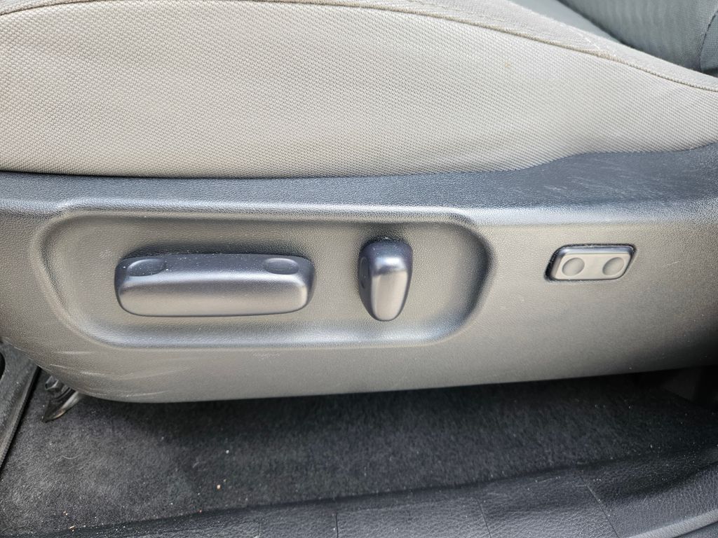 2021 Toyota Tacoma SR5 16
