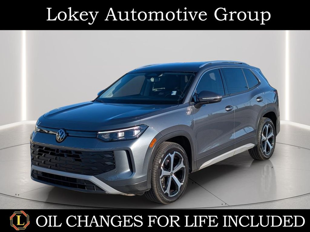 Platinum Gray Metallic 2025 Volkswagen Tiguan SUV / Crossover Front-Wheel Drive 8-Speed Automatic