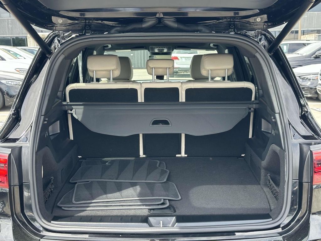 2025 Mercedes-Benz GLB 250 13