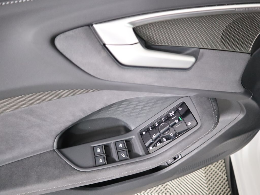 Thumbnail: 2025 Audi S5 - 25