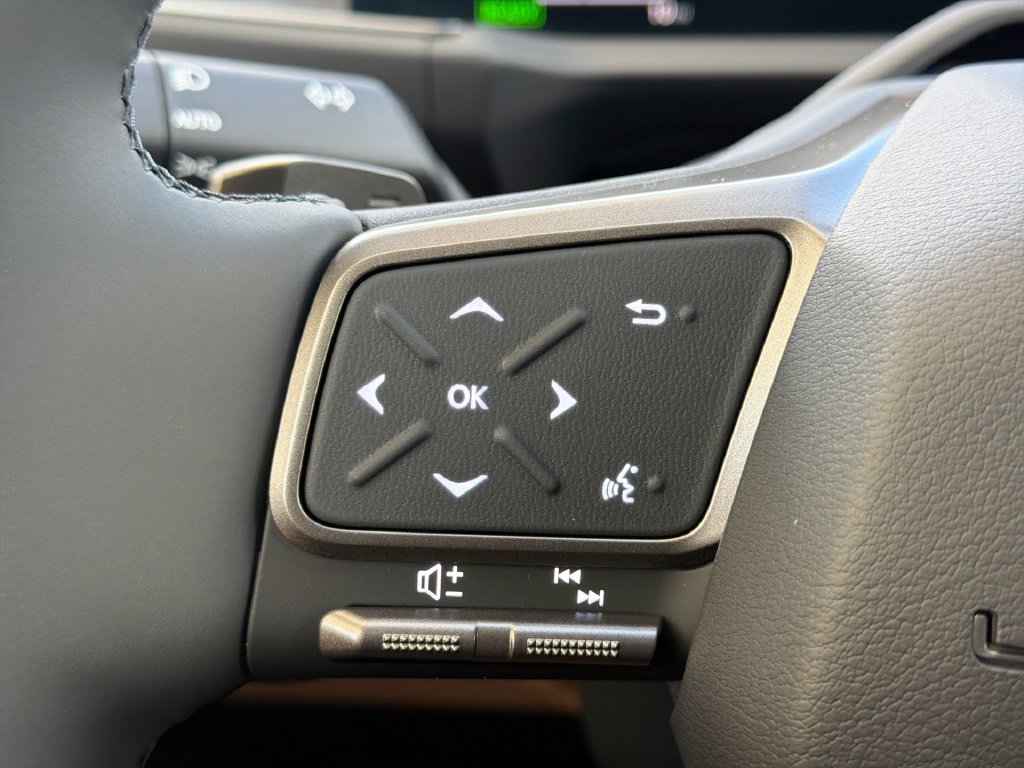 Thumbnail: 2026 Lexus ES - 26