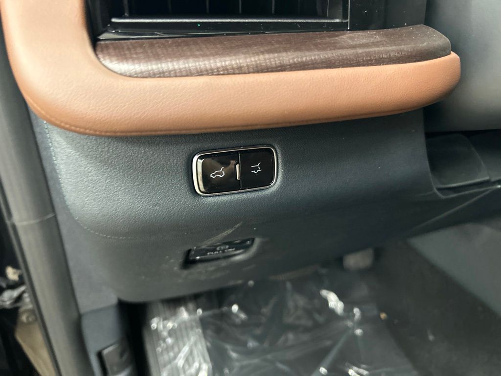 new 2026 Lincoln Navigator car, priced at $99,868