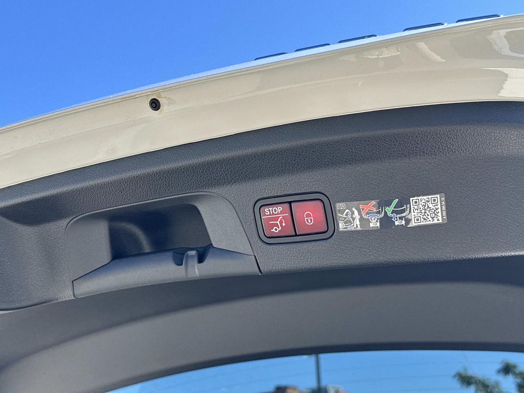 Thumbnail: 2026 Mercedes-Benz GLE - 22