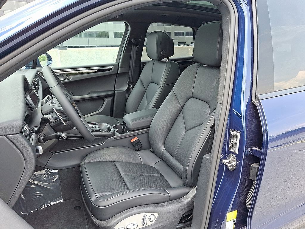 Thumbnail: 2025 Porsche Macan - 15