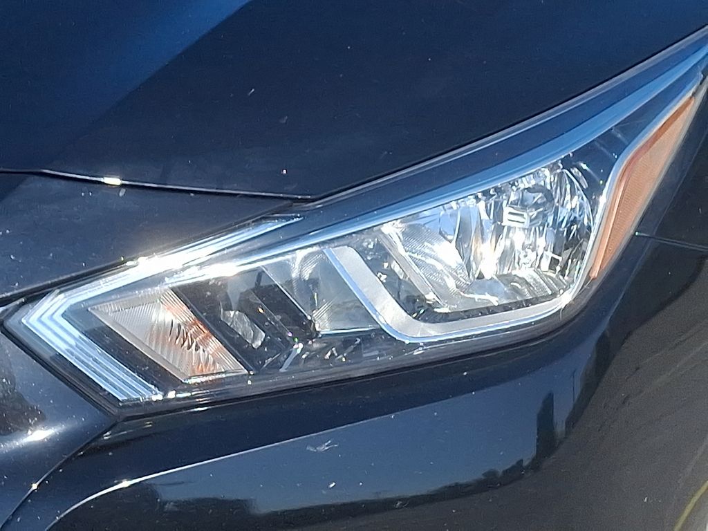 2020 Nissan Versa 1.6 SV 11