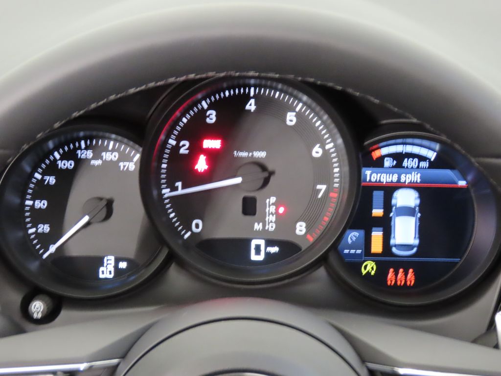 Thumbnail: 2026 Porsche Macan - 17