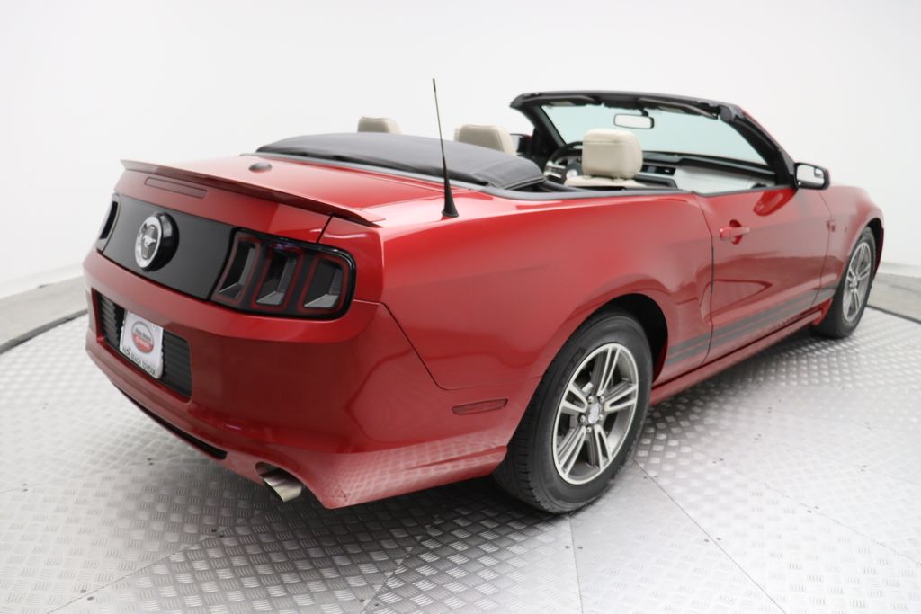 2013 Ford Mustang Premium 8