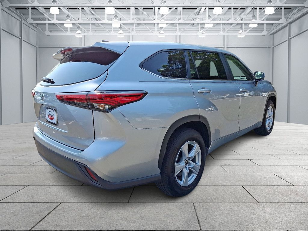 Thumbnail: 2023 Toyota Highlander - 4