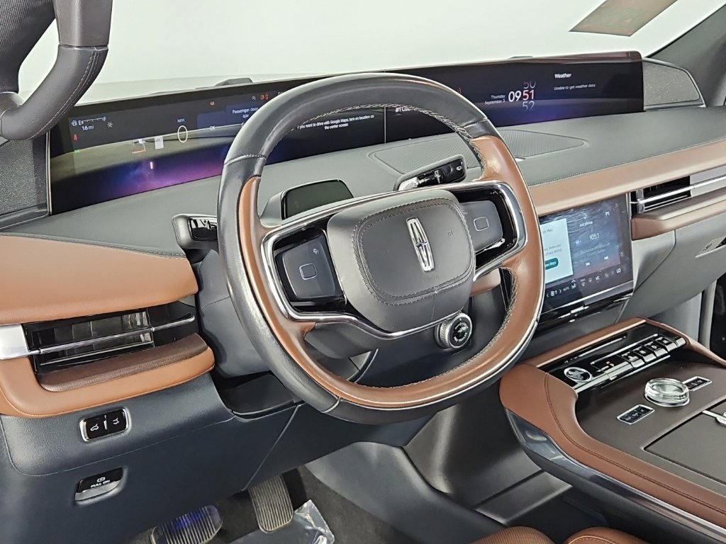Thumbnail: 2025 Lincoln Navigator - 31
