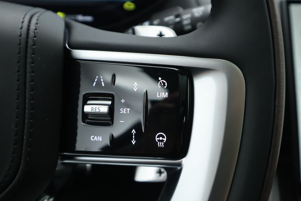 2025 Land Rover Range Rover SE 12