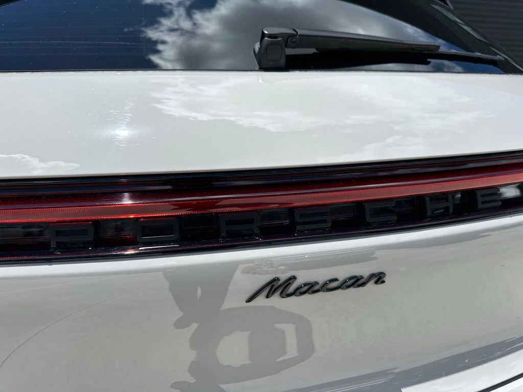 2024 Porsche Macan  12