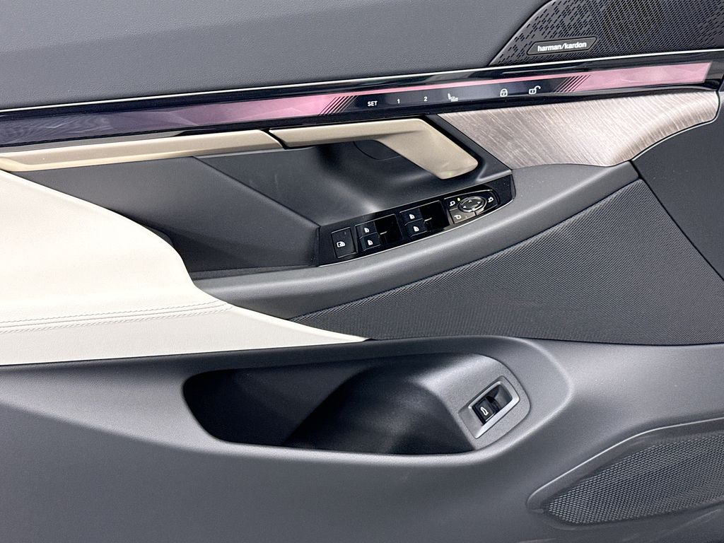 Thumbnail: 2026 BMW i5 - 22