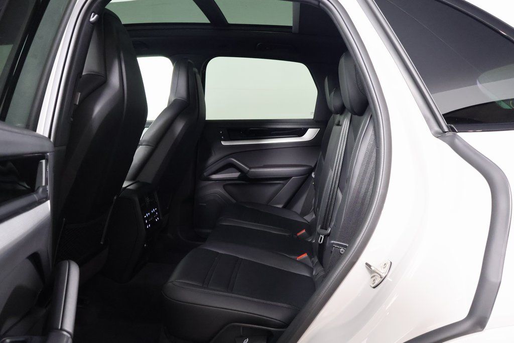 Thumbnail: 2024 Porsche Cayenne - 11