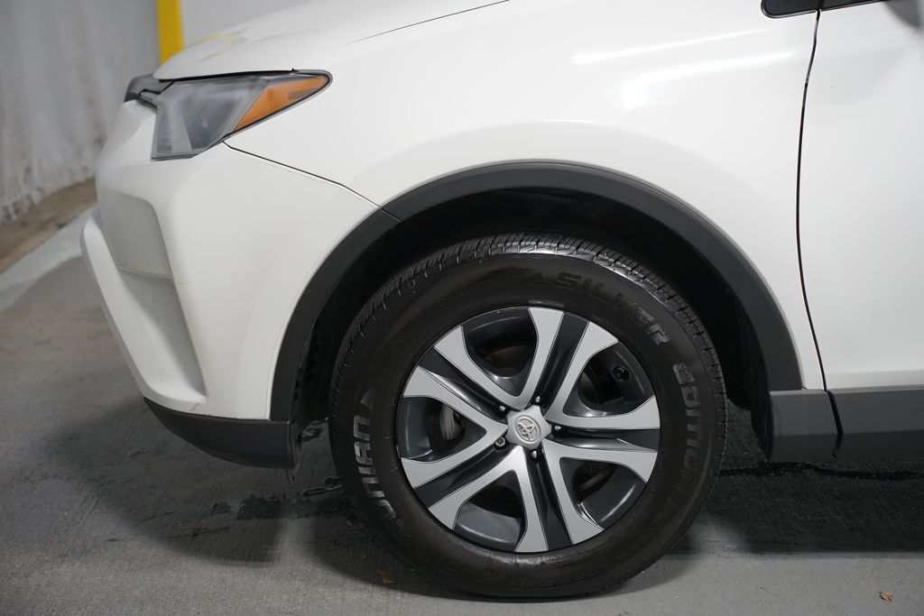 Thumbnail: 2017 Toyota RAV4 - 5